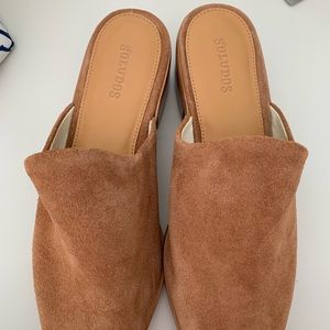 So kudos Suede, Tan Venetian Mules